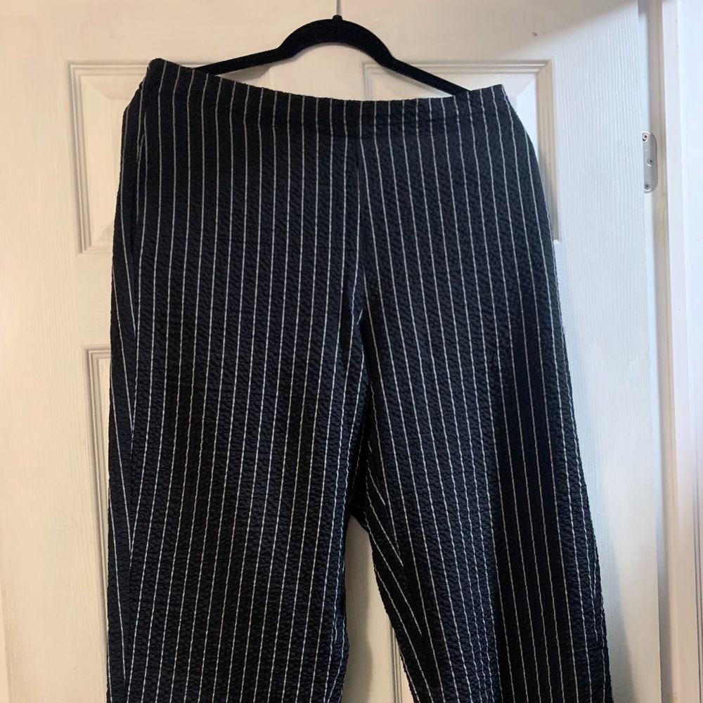 Habitat Black with White Pinstripe Capris